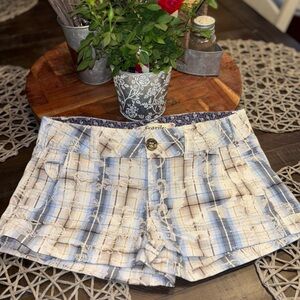 🩶🩵 Plaid Women's Shorts🩵🩶 Fragile NWOT Size (7)